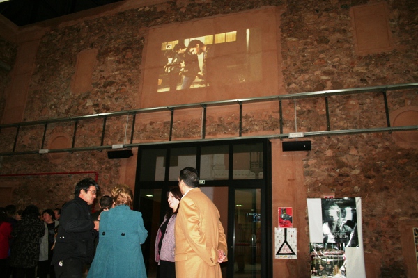 foto Entrada al recinto y proyector exterior CTA_inauguracin