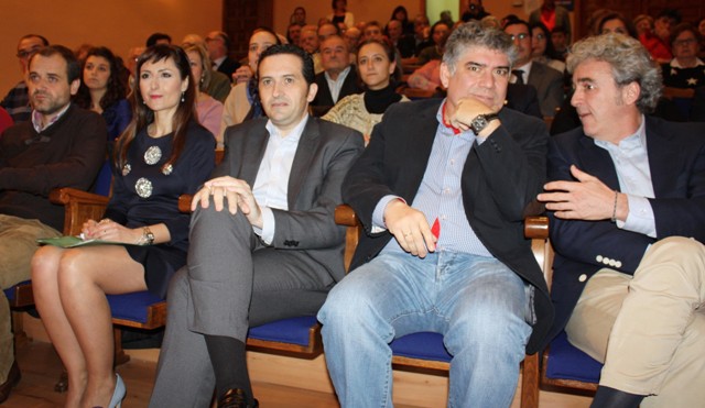 Copia de PP congreso Ana Belén junto a Esteban y Cotillas