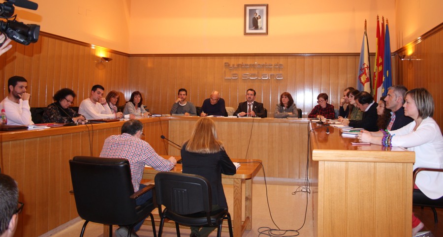 El presupuesto de 2017 sale adelante en un pleno con bronca ...