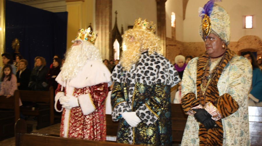 Foto reyes misa Copia de Reyes Magos en la misa
