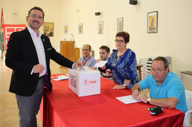 PSOE Primarias vota el secretario local Luis Díaz Cacho
