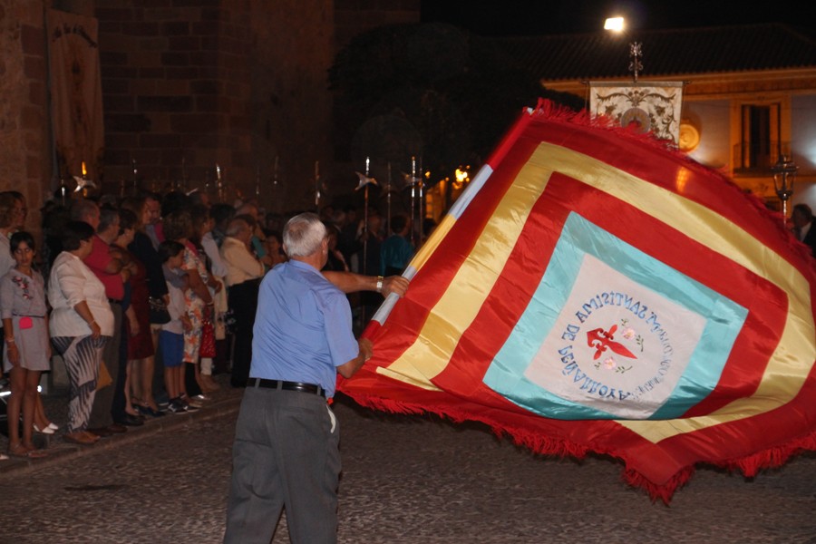 Procesión final banderas