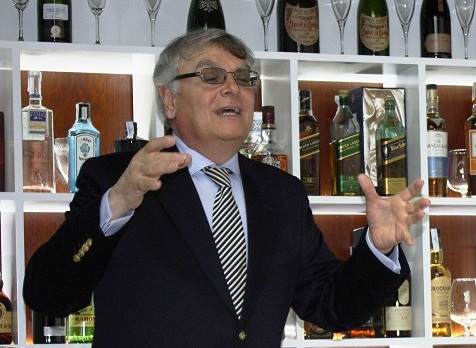 Jesús Velacoracho en una charla sobre vinos en La Solana