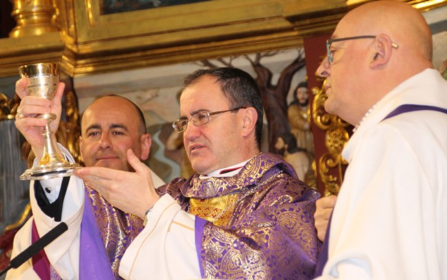 Obispo primera misa
