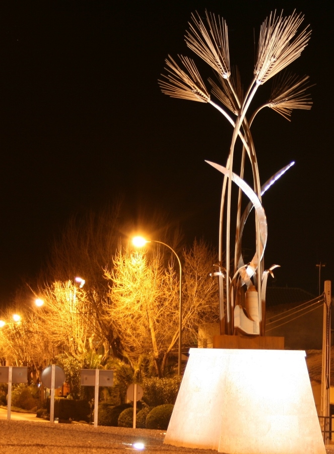 Monumento hoces y espigas