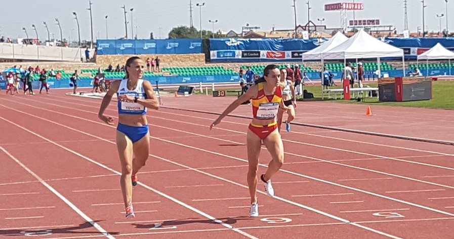 Llegada-de-Herminia-Parra-en-su-semifinal-del-400-lisos-de-los-Juegos-del-Mediterráneo