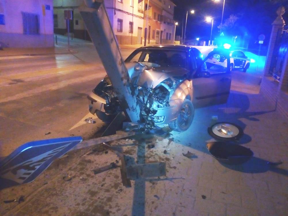 Accidente tráfico farola