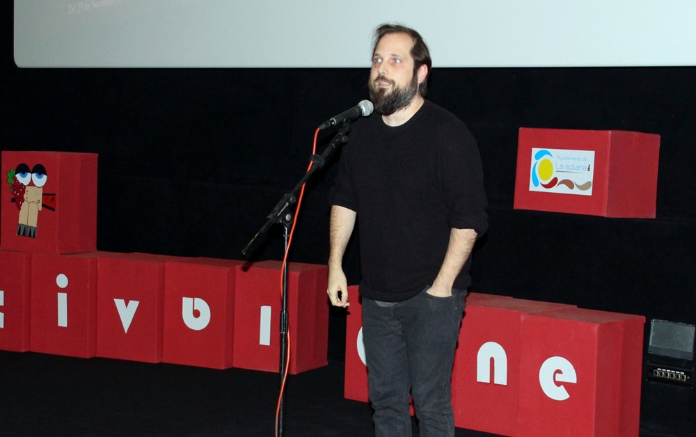 Carlos Vermut presentando su película al público solanero