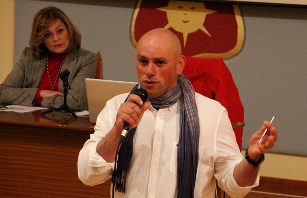 San Sebastián charla