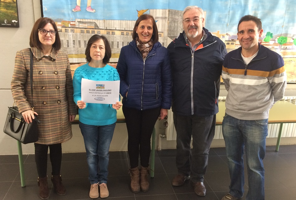 Entrega donativo CEIP Javier Paulino