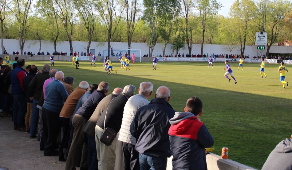 Afición durante el La Solana-Guadalajara - copia