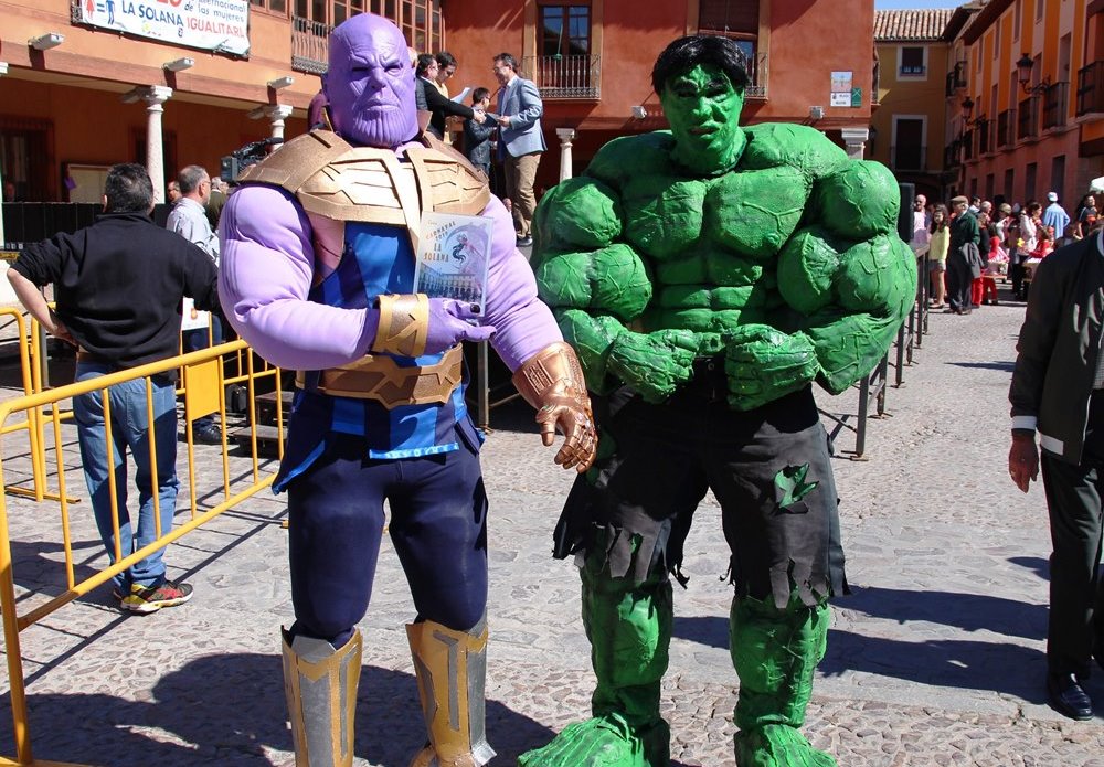 Domingo Piñata Máscara callejera ganadores