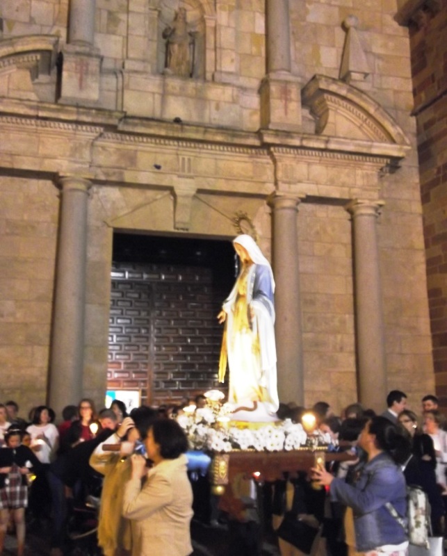 La Milagrosa saliendo de Santa Catalina copia
