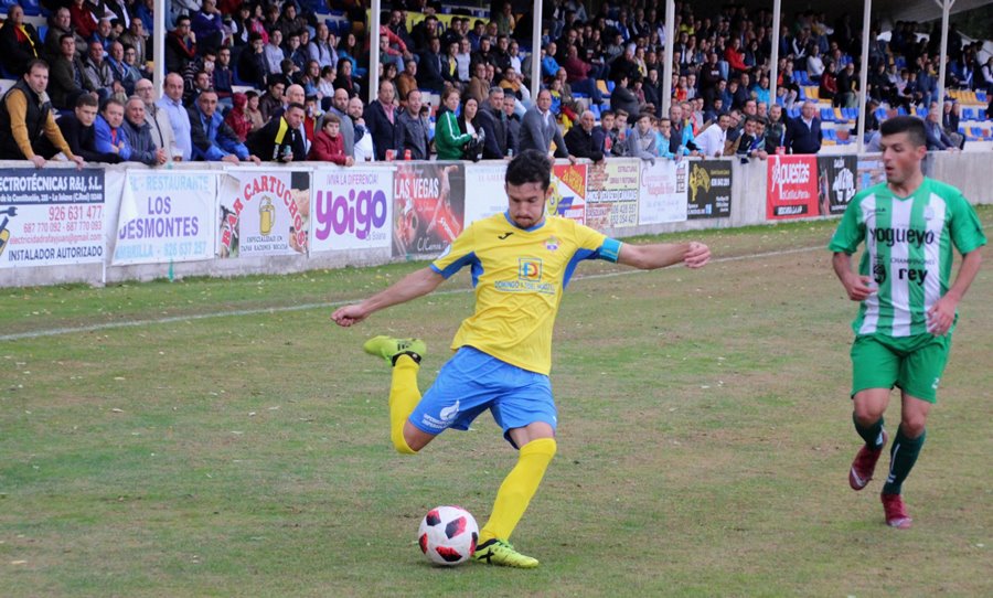 Mini en el partido de liga contra el Quintanar del Rey