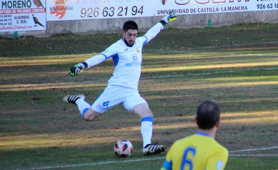 Monreal seguirá defendiendo la portería amarilla - copia