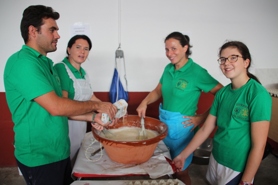 Cristo Amor Los directivos de la Vera Cruz cocinando los dulces