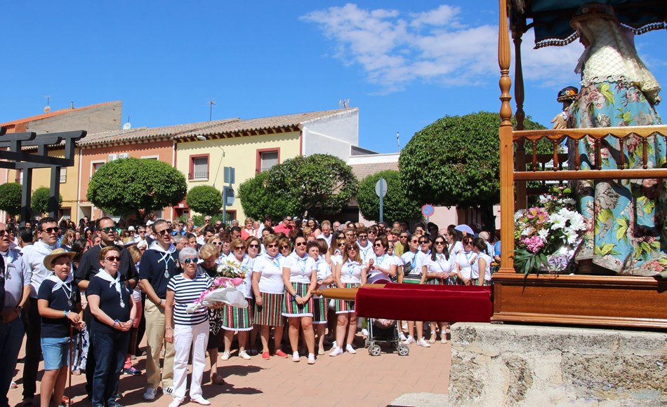 Llegada de la Virgen al altar de la calle Alhambra
