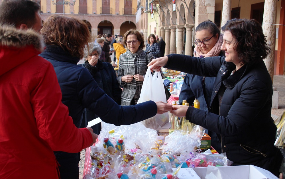 Mercadillo misionero en la plaza