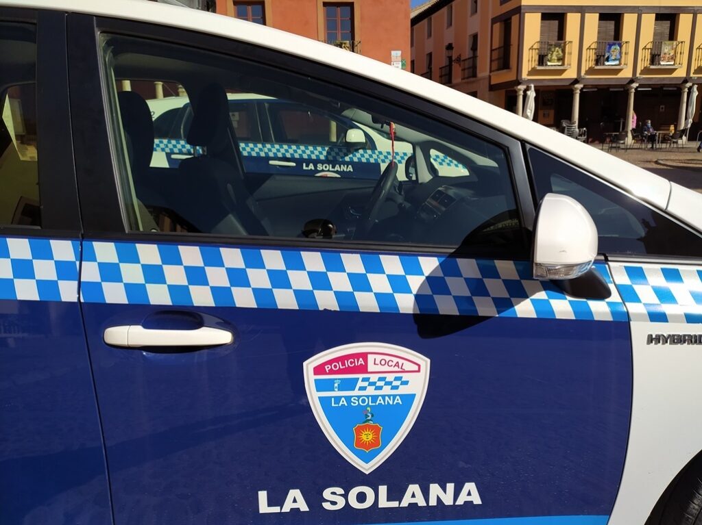 - Policía coches patrulla