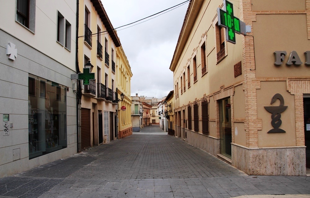 Calle peatonal vacía