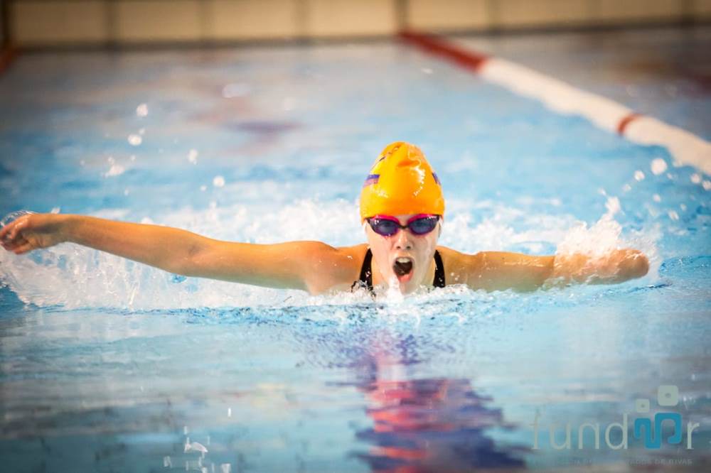 Lidia nadadora nadando