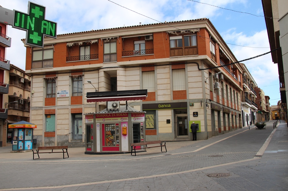 Plaza de Canalejas vacía en hora punta