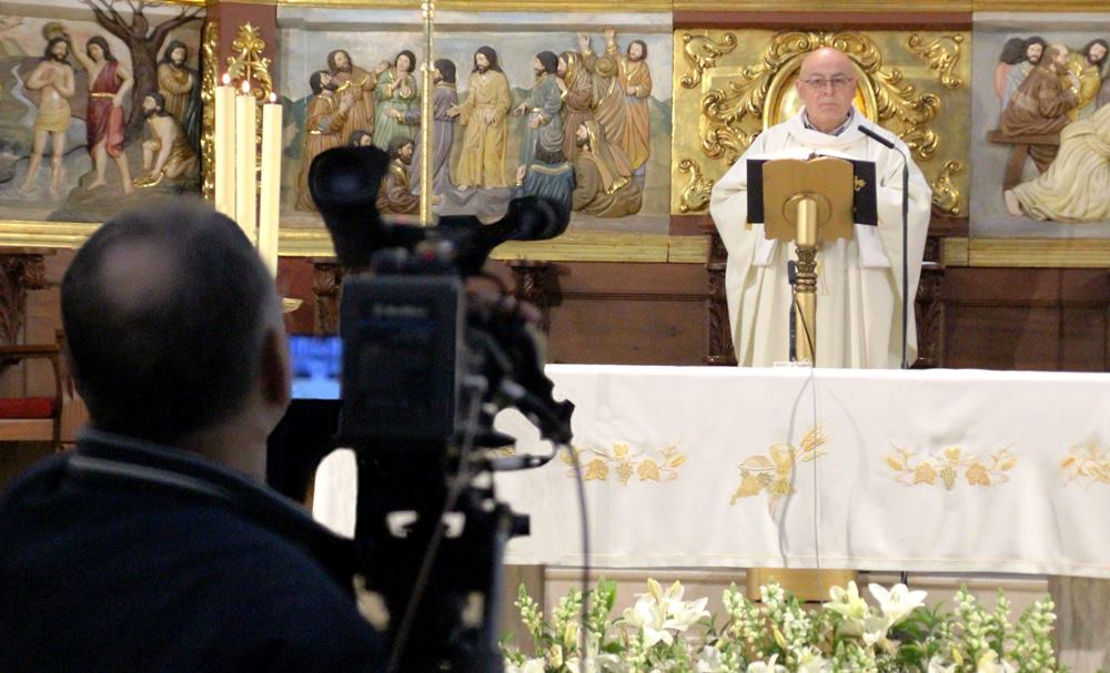 Misa televisada sin público-2