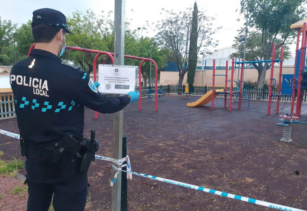 -Policía cierre parques