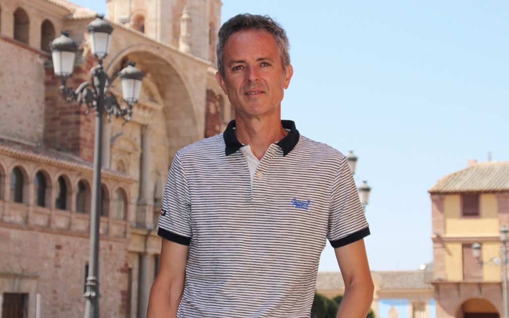 Antonio Serrano el espejo donde se miran las nuevas perlas del atletismo solanero - copia