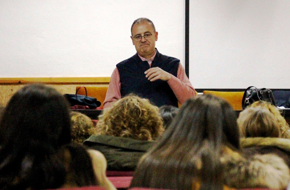 Francisco Ruíz Flores en una pasada reunión con los padres de alumnos