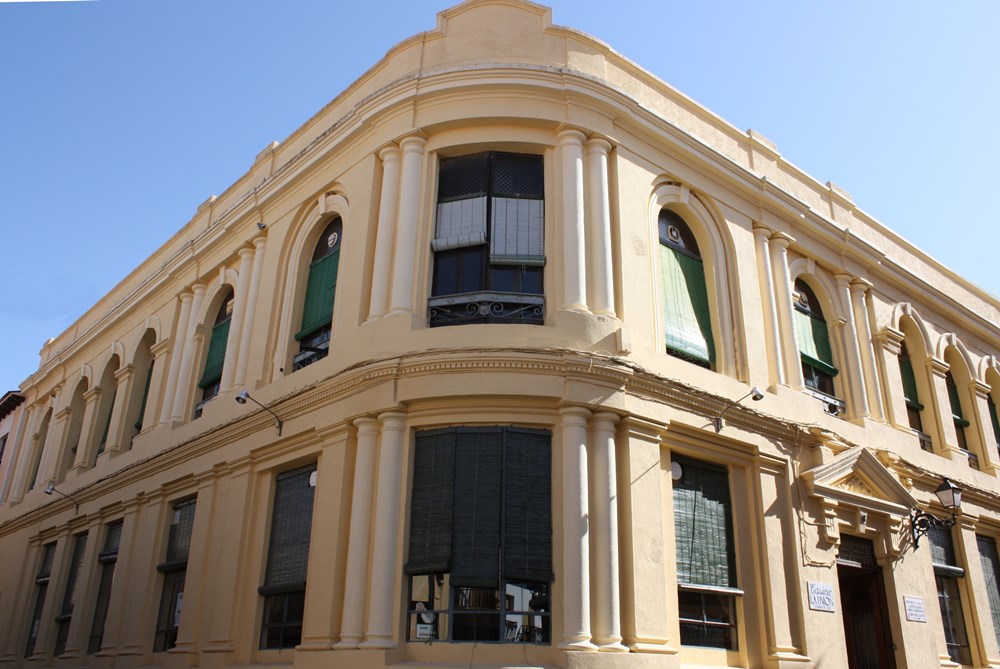 La señorial fachada del Casino La Unión