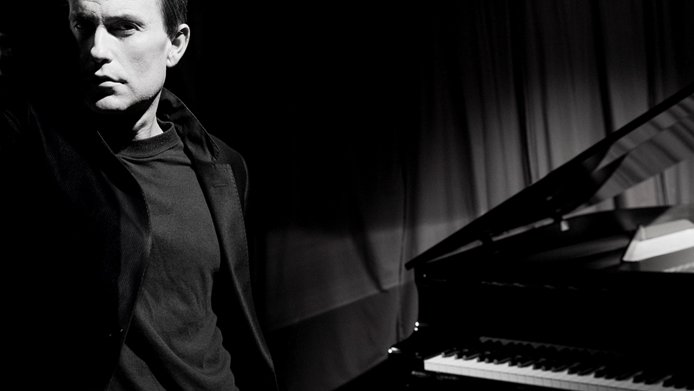 Pedro Reguillo es Yoel Marc al piano