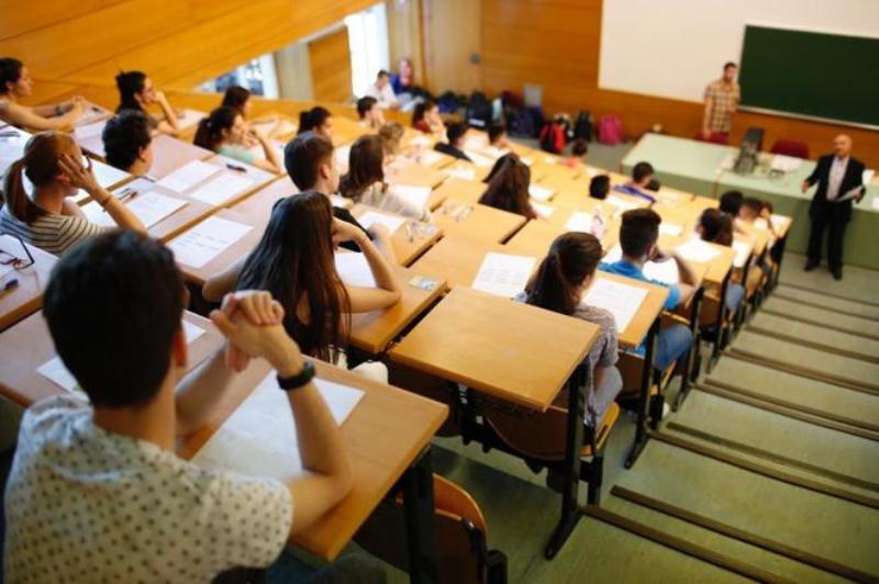 Alumnos en la EVAU