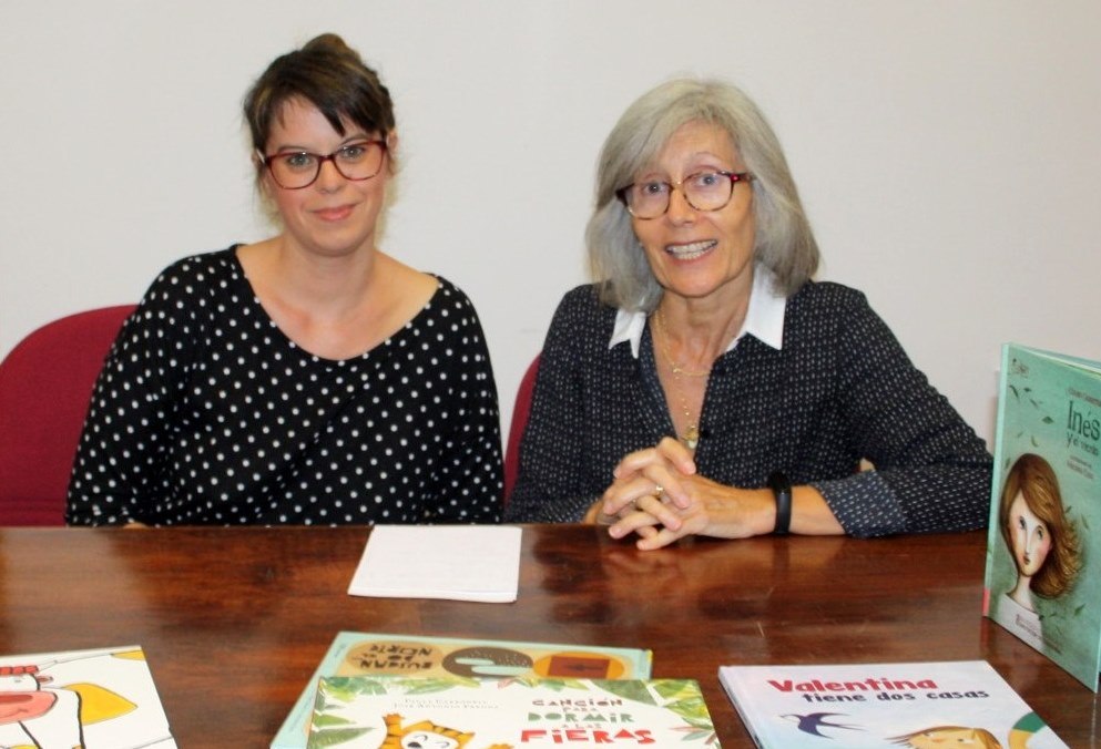 La concejala de Educación Mari Carmen Romero y Ramona Serrano