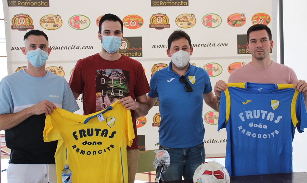 Presentación de Alexis Muñoz -dcha- Pelu y Juanillo