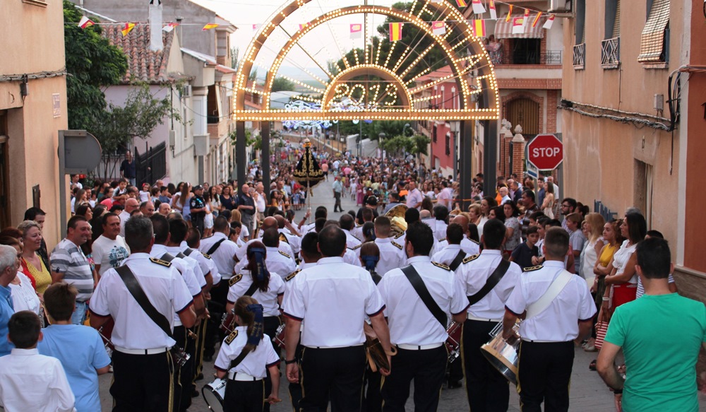 Público en la entrada al ferial
