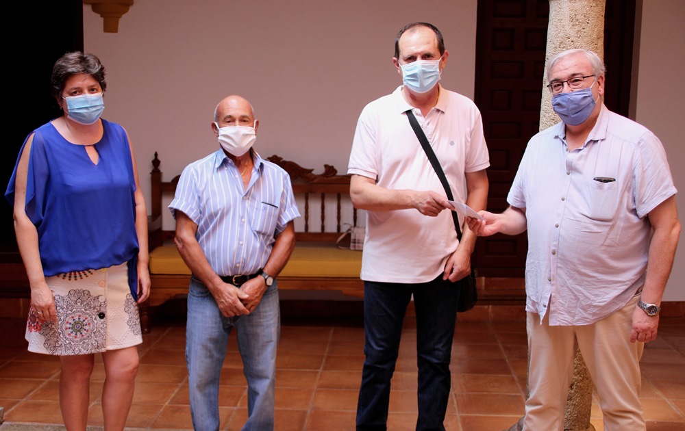 Cáritas entrega donativo San Antón - copia