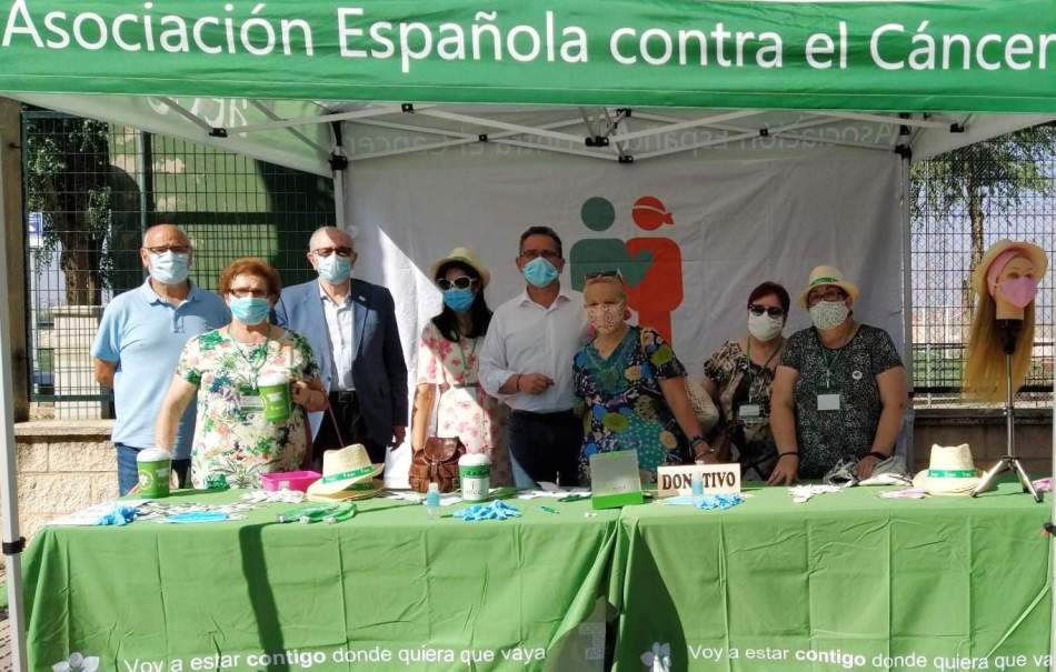 Cuestación AECC mercadillo-1