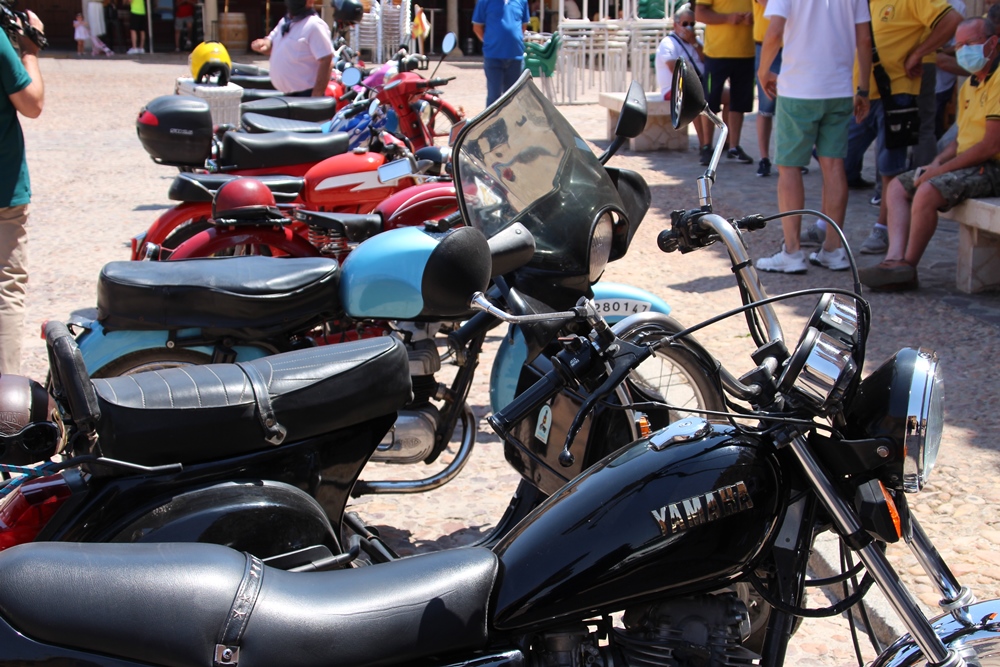 Motos clásicas en la Plaza Mayor