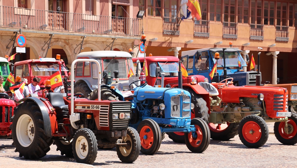 Tractores antiguos Plaza Mayor-1 - copia