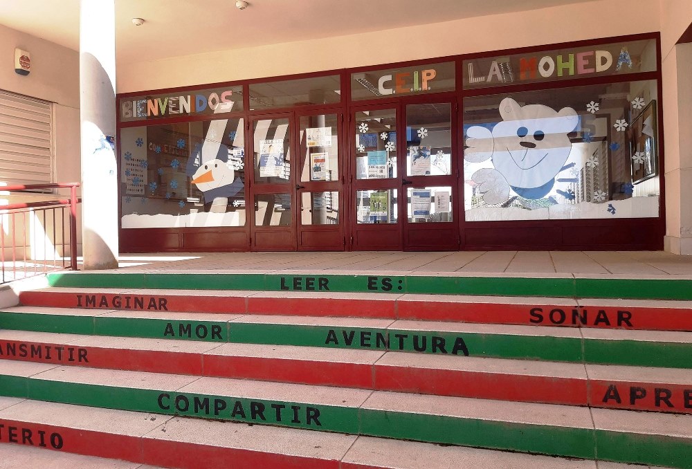 Entrada al CEIP La Moheda