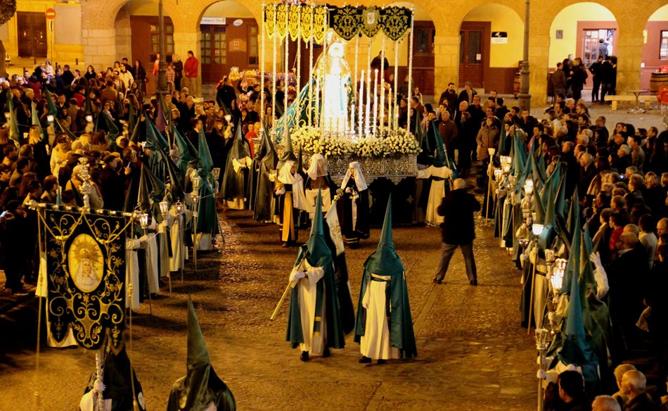 Virgen de la Esperanza procesionando el Jueves Santo de 2018