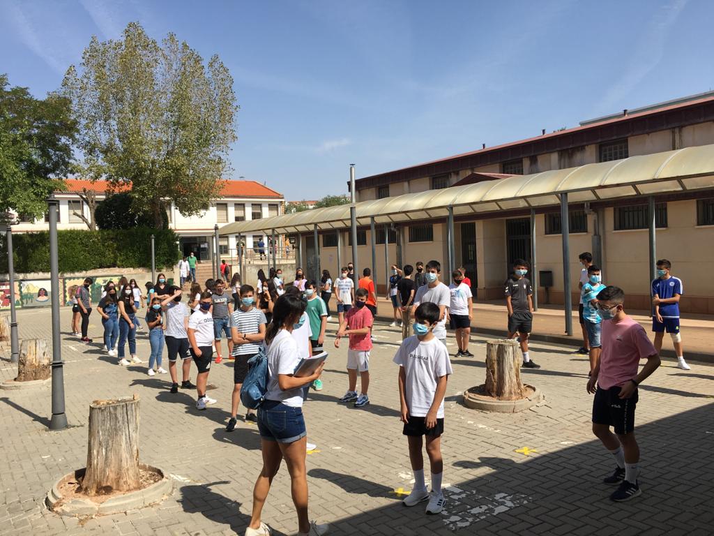 IES Modesto Navarro alumnos patio