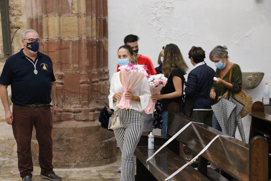 Ofrenda floral gente