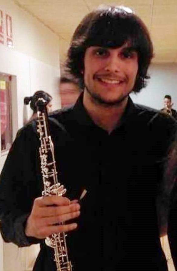 Adrián Guzmán con su oboe