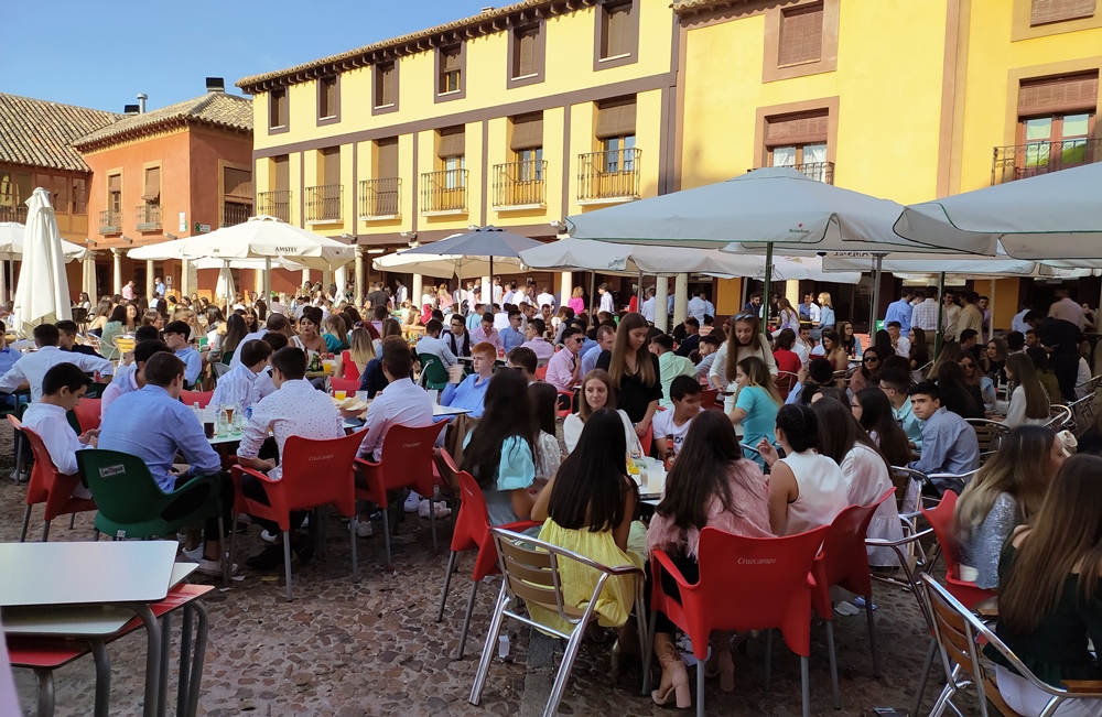 Ofrecimiento gente plaza