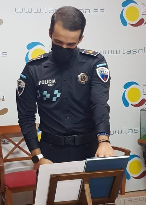 foto santi ortiz policía El nuevo agente presta juramento