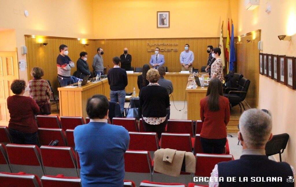 Minuto de silencio durante el pleno de este jueves