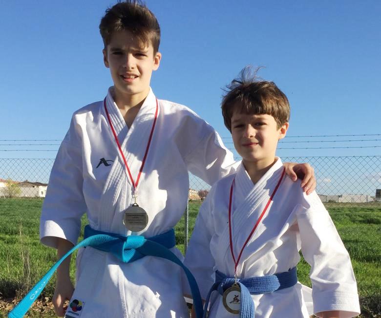 Javier y Enrique Velacoracho con sus medallas