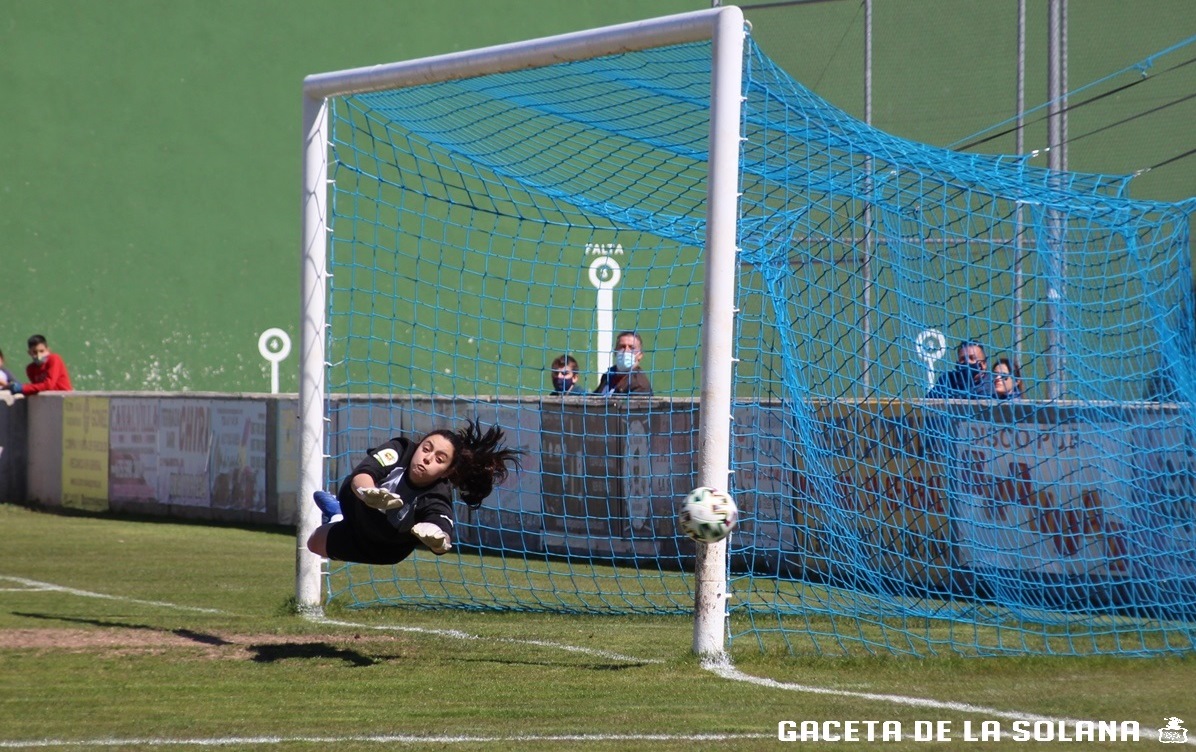 La portera del Aldaia desvía el penalti lanzado por Irina